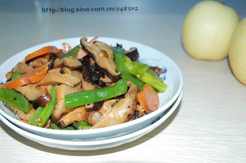 青椒香菇炒辣肠的做法