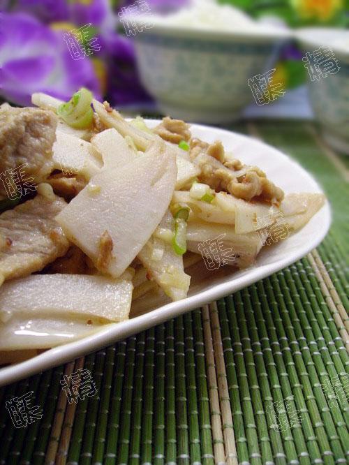 莲菜炒肉的做法