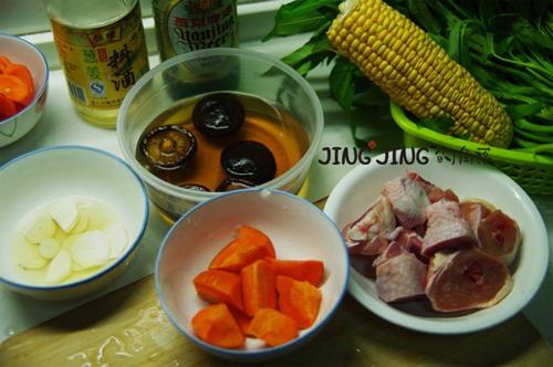 玉米炖鸡汤的做法