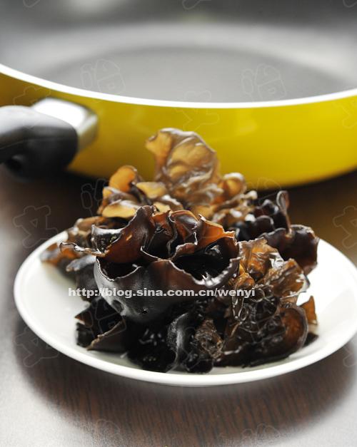 炒木耳不炸锅的小步骤的做法