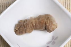 木耳烧肥肠的做法