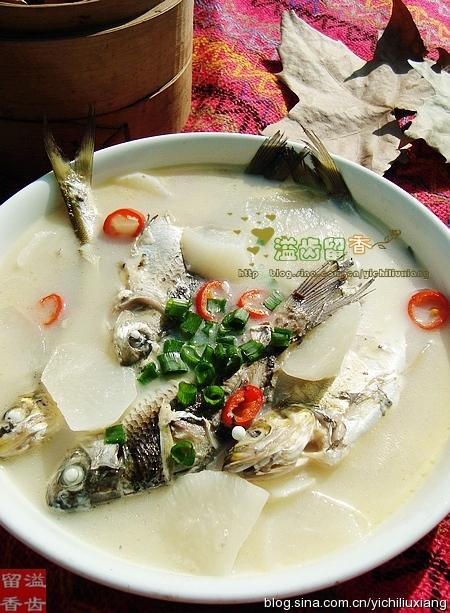 杂鱼萝卜汤的做法