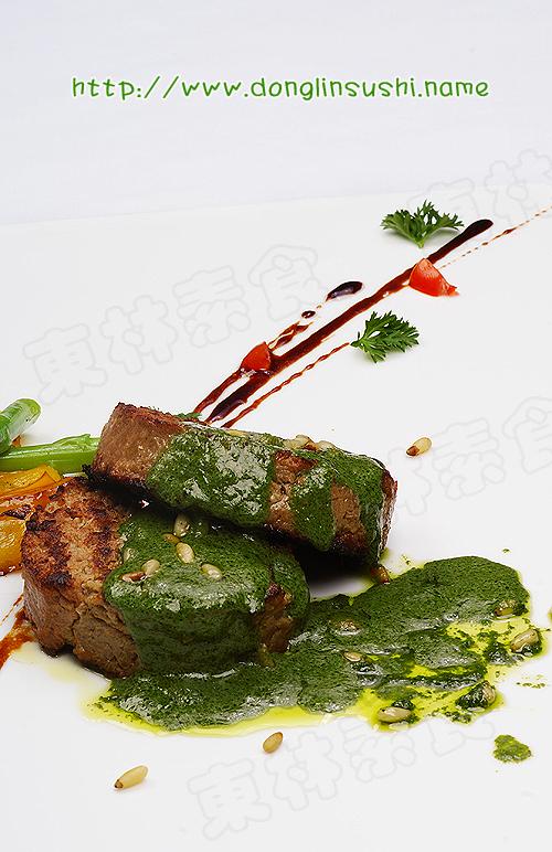 香煎素牛排配罗勒青酱的做法