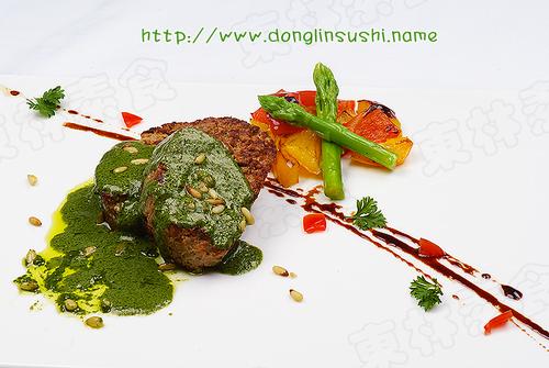 香煎素牛排配罗勒青酱的做法