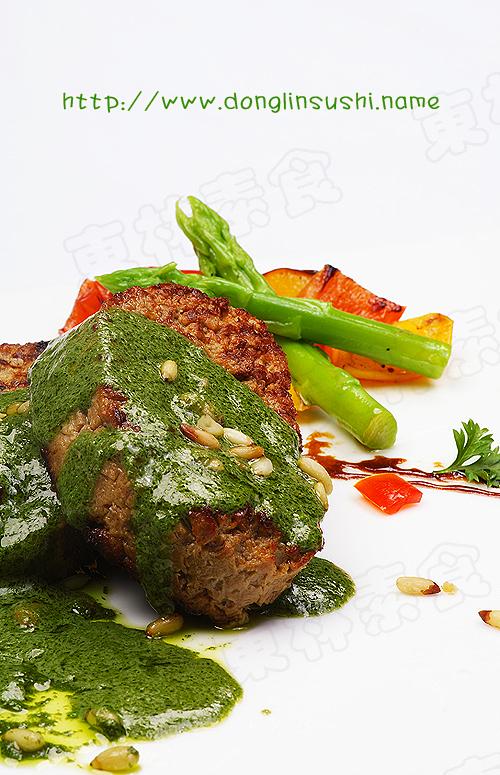 香煎素牛排配罗勒青酱的做法