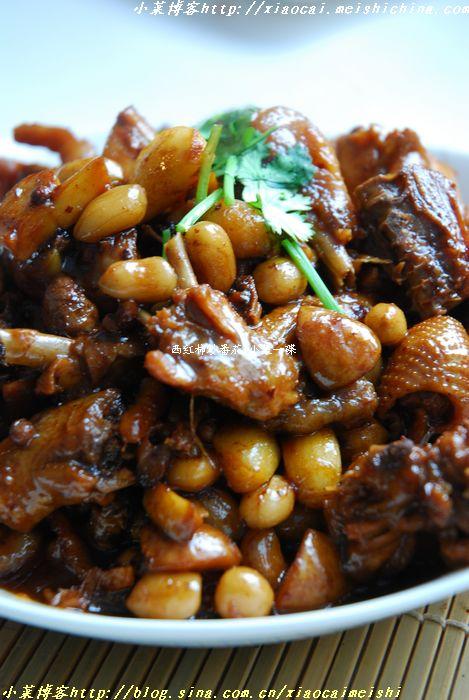 花生焖鸡的做法