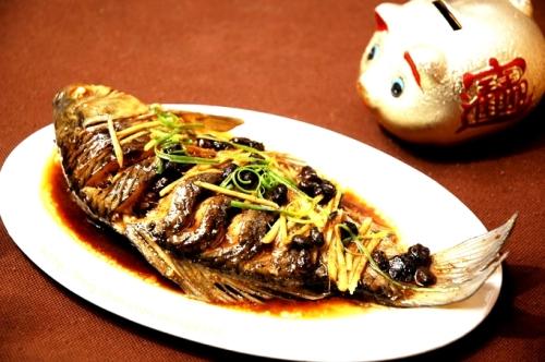 电饭煲豆鼓蒸鲫鱼的做法