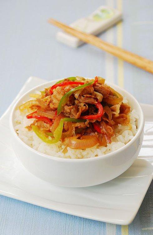 洋葱肥牛盖饭的做法