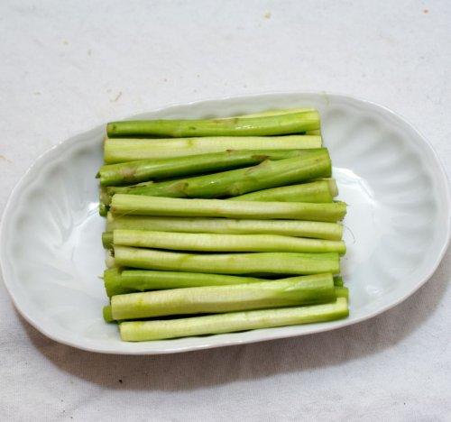 上汤竹荪扒芦笋的做法