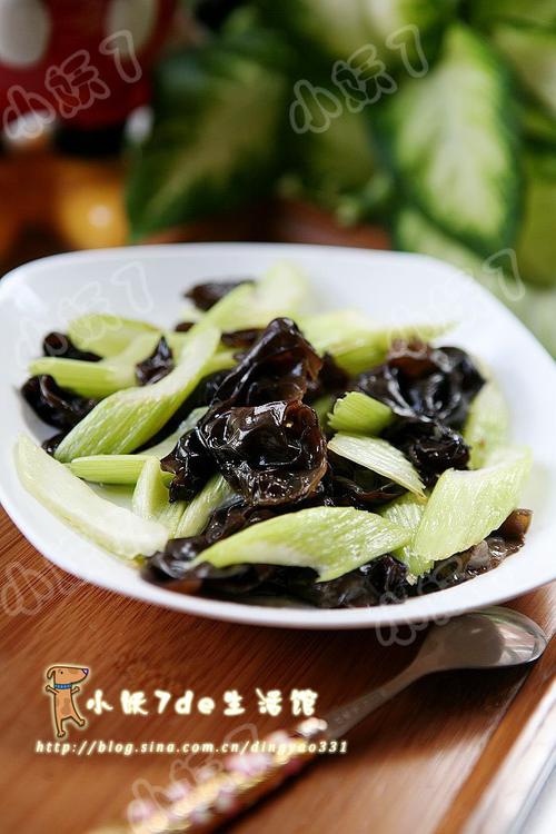 ���۳�ľ��������