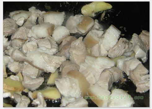 红烧肉卤鹌鹑蛋的做法