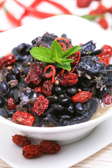 黑豆红枣煲乌鸡的做法