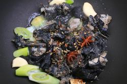 黑豆红枣煲乌鸡的做法