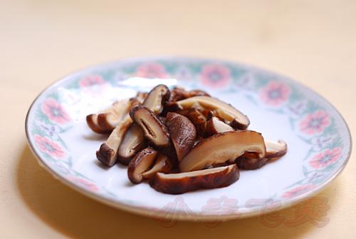 鲜荷叶虫草花蒸鸡的做法