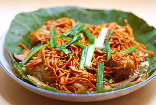 鲜荷叶虫草花蒸鸡的做法