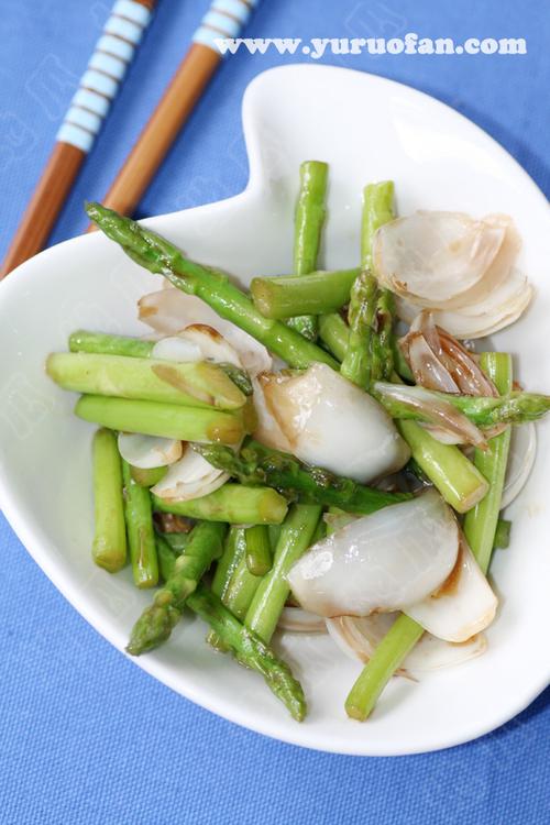 蚝油芦笋炒百合的做法