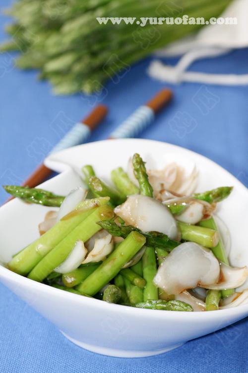 蚝油芦笋炒百合的做法