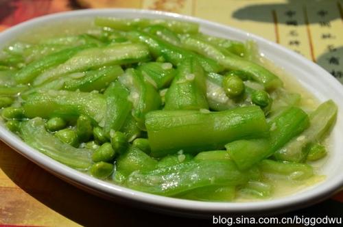 丝瓜炒毛豆的做法