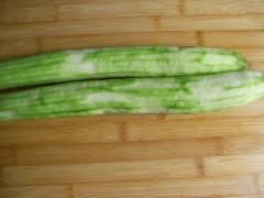 丝瓜炒毛豆的做法