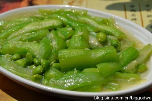 丝瓜炒毛豆的做法