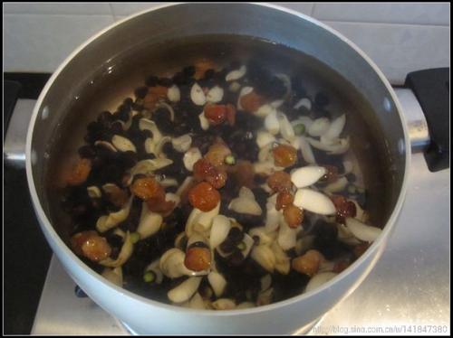 百合龙眼汤的做法