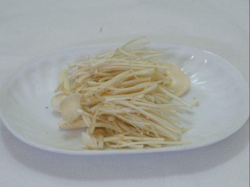 竹笋金针菇炒蕨菜的做法