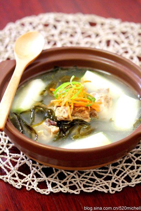 三鲜排骨砂锅煲的做法