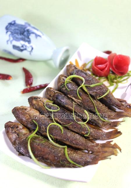 酥鲫鱼的做法