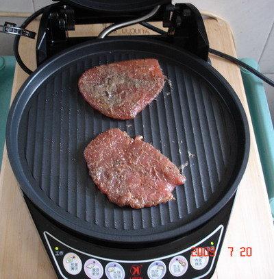 电饼铛煎烤牛排的做法