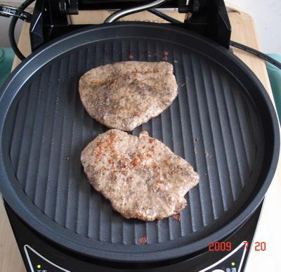 电饼铛煎烤牛排的做法