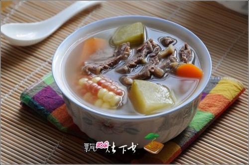 青红萝卜煲牛展的做法