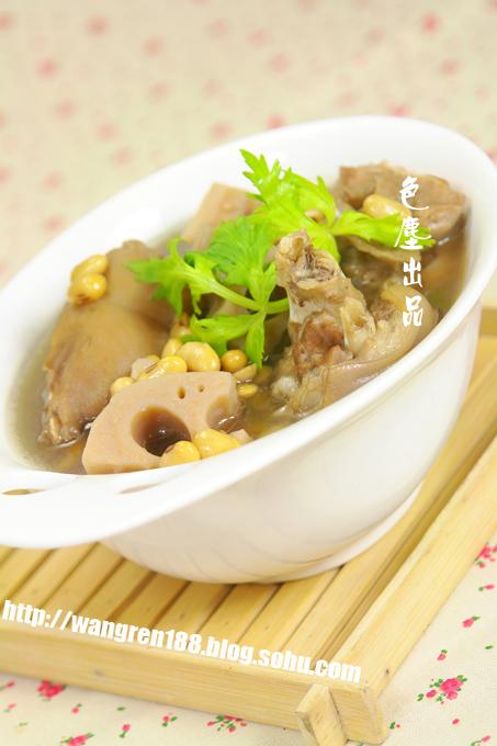 莲藕黄豆猪蹄汤的做法