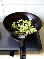 咸鱼肉丁烧茄子的做法