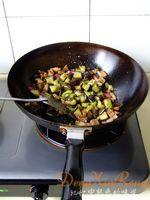 咸鱼肉丁烧茄子的做法