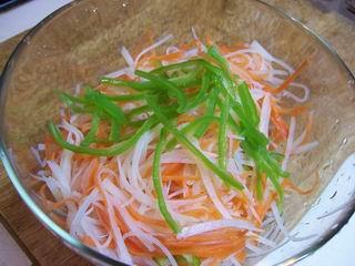 凉拌胡萝卜土豆丝的做法