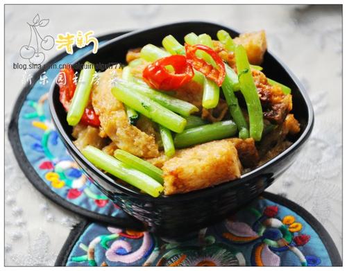 蒿子杆炒面筋的做法