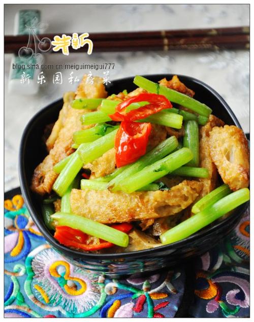 蒿子杆炒面筋的做法