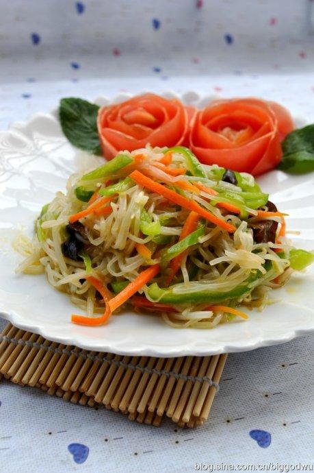 绿豆芽拌菜椒的做法