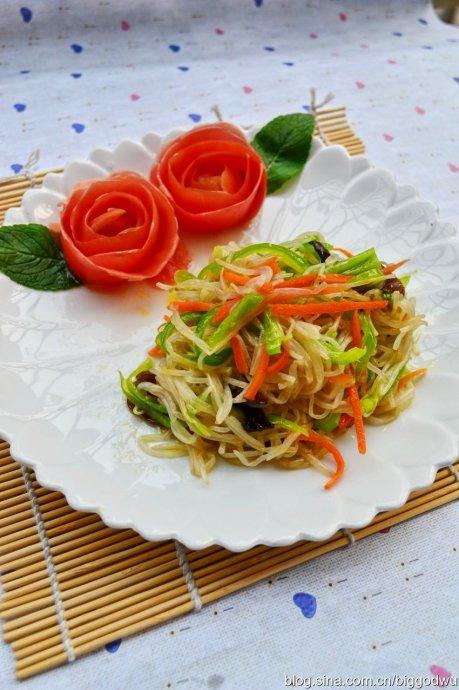 绿豆芽拌菜椒的做法