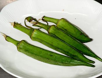 味噌秋葵烩山药的做法