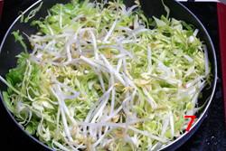 家常肉丝炒饼的做法