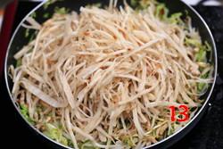 家常肉丝炒饼的做法