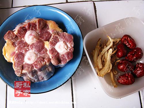 当归红枣炖牛尾的做法