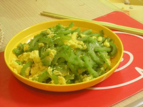 苦瓜炒蛋的做法