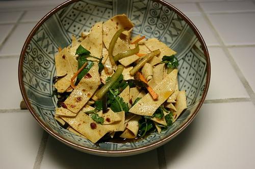 凉拌豆腐皮的做法