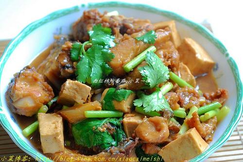 蒜薹豆腐熬鱼的做法