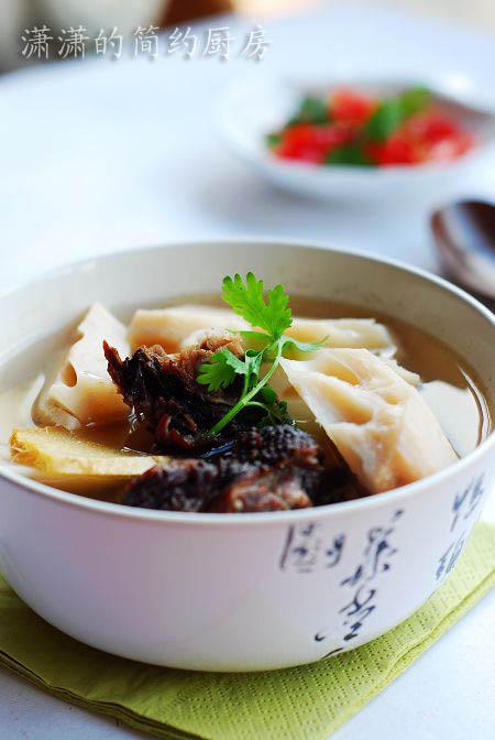 腊鸭焖藕的做法