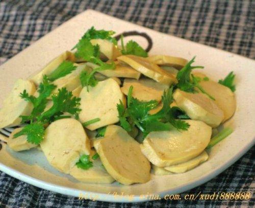 芫荽拌素鸡的做法