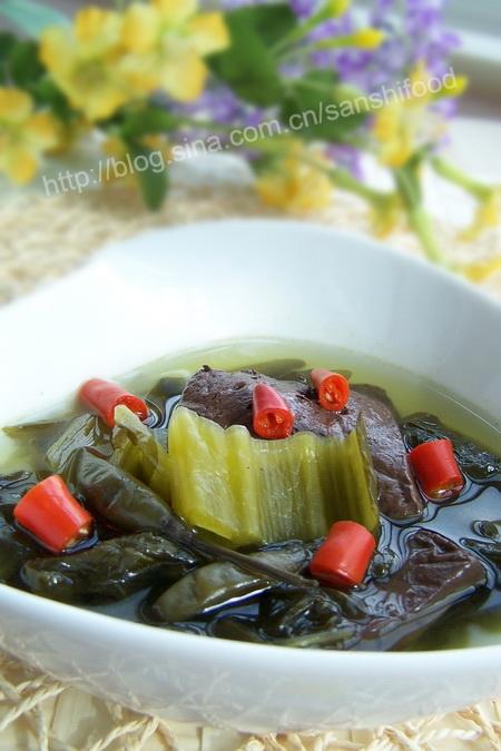 酸菜鸭血汤的做法