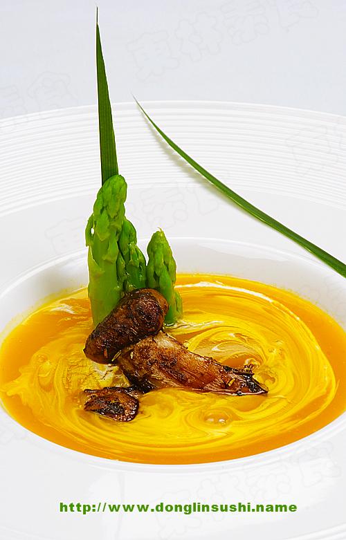 芦笋奶油南瓜浓汤配油煎松茸的做法